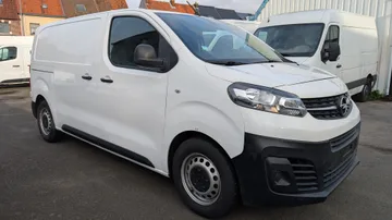 Przewoźnik Furgon wysoki i długi Renault Master w Zurich Szwajcaria